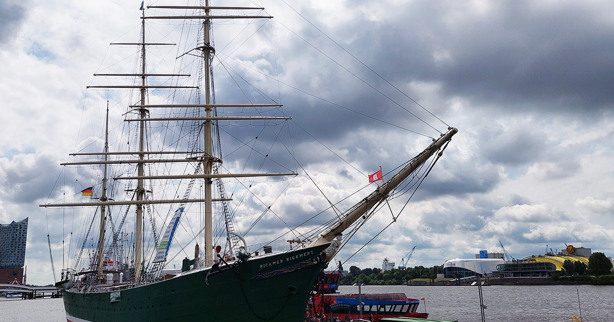 ADROME Caritativer Suchthilfeverein e.V. - NEUIGKEITEN - Ausflug mit dem Wohnheim „Sonnenweg“ ­nach Hamburg - Hafengegend, Hafen, Segelschiffe