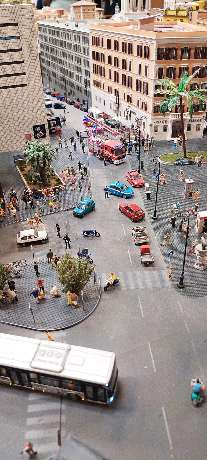 ADROME Caritativer Suchthilfeverein e.V. - NEUIGKEITEN - Ausflug mit dem Wohnheim „Sonnenweg“ ­nach Hamburg - Miniaturwunderland, Miniatur, Modellbau, Kleine Modelle