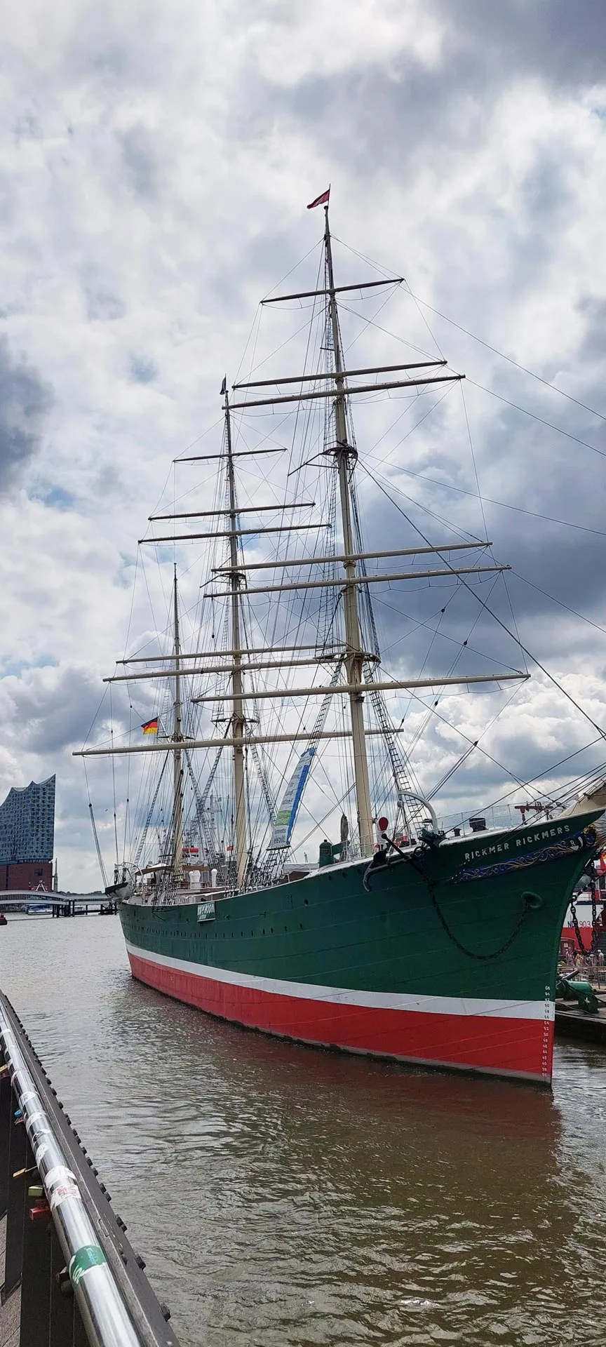 ADROME Caritativer Suchthilfeverein e.V. - NEUIGKEITEN - Ausflug mit dem Wohnheim „Sonnenweg“ ­nach Hamburg - Segelschiff, Wasser